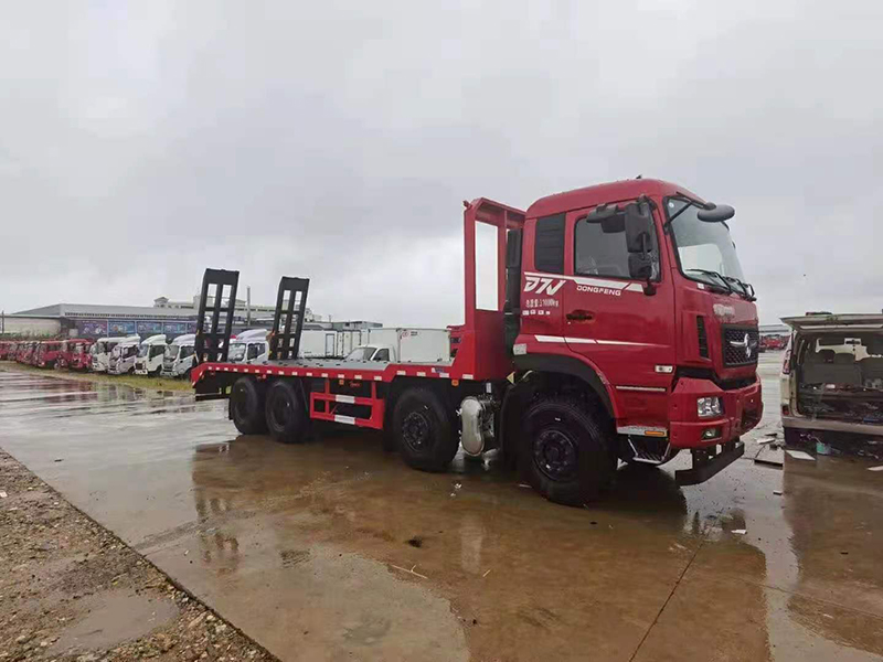 國(guó)六東風(fēng)D7V牌前四后八平板運(yùn)輸車(chē)