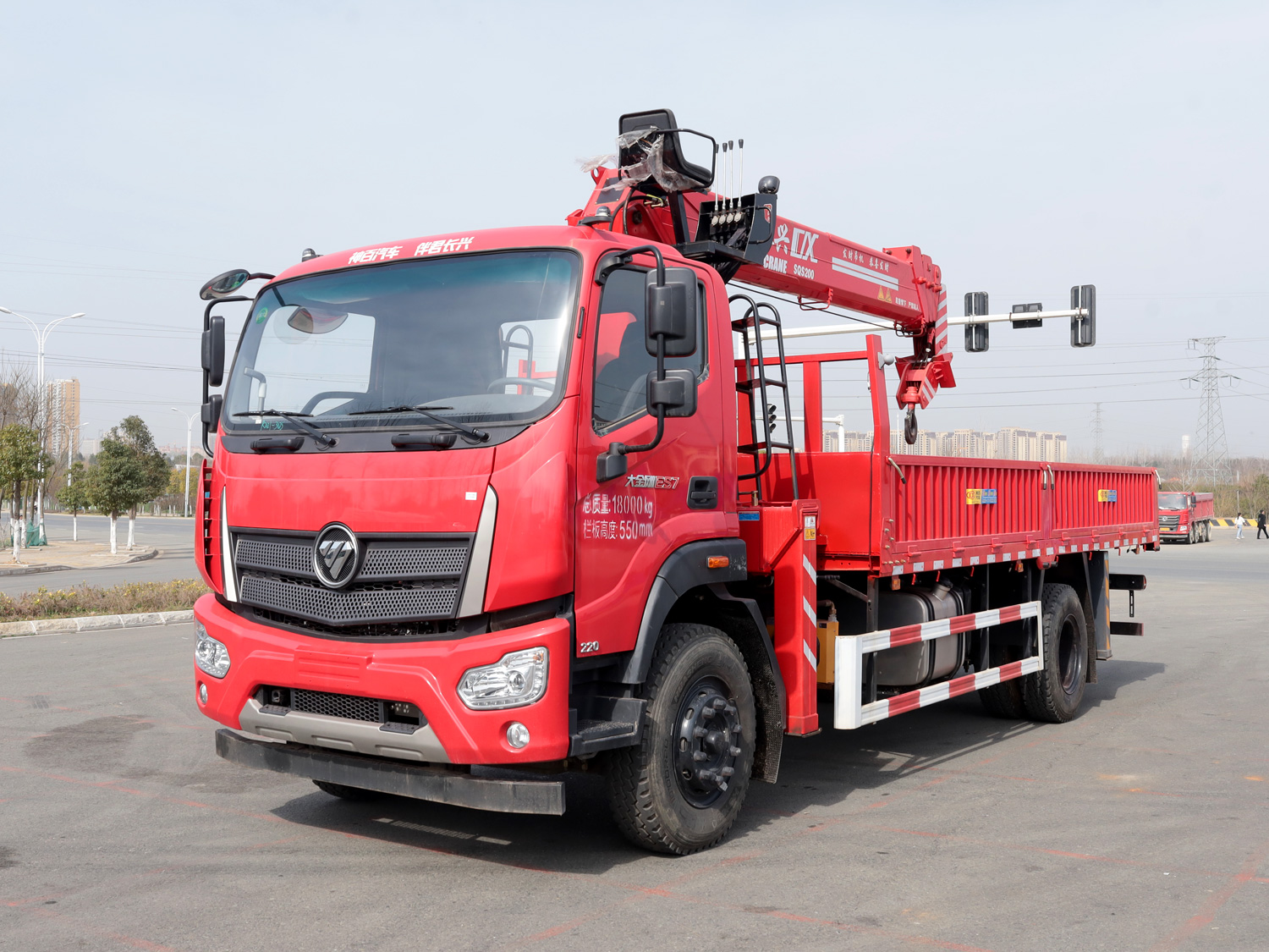 福田大金剛單排上裝長興發(fā)財(cái)版8噸直臂式吊機(jī)