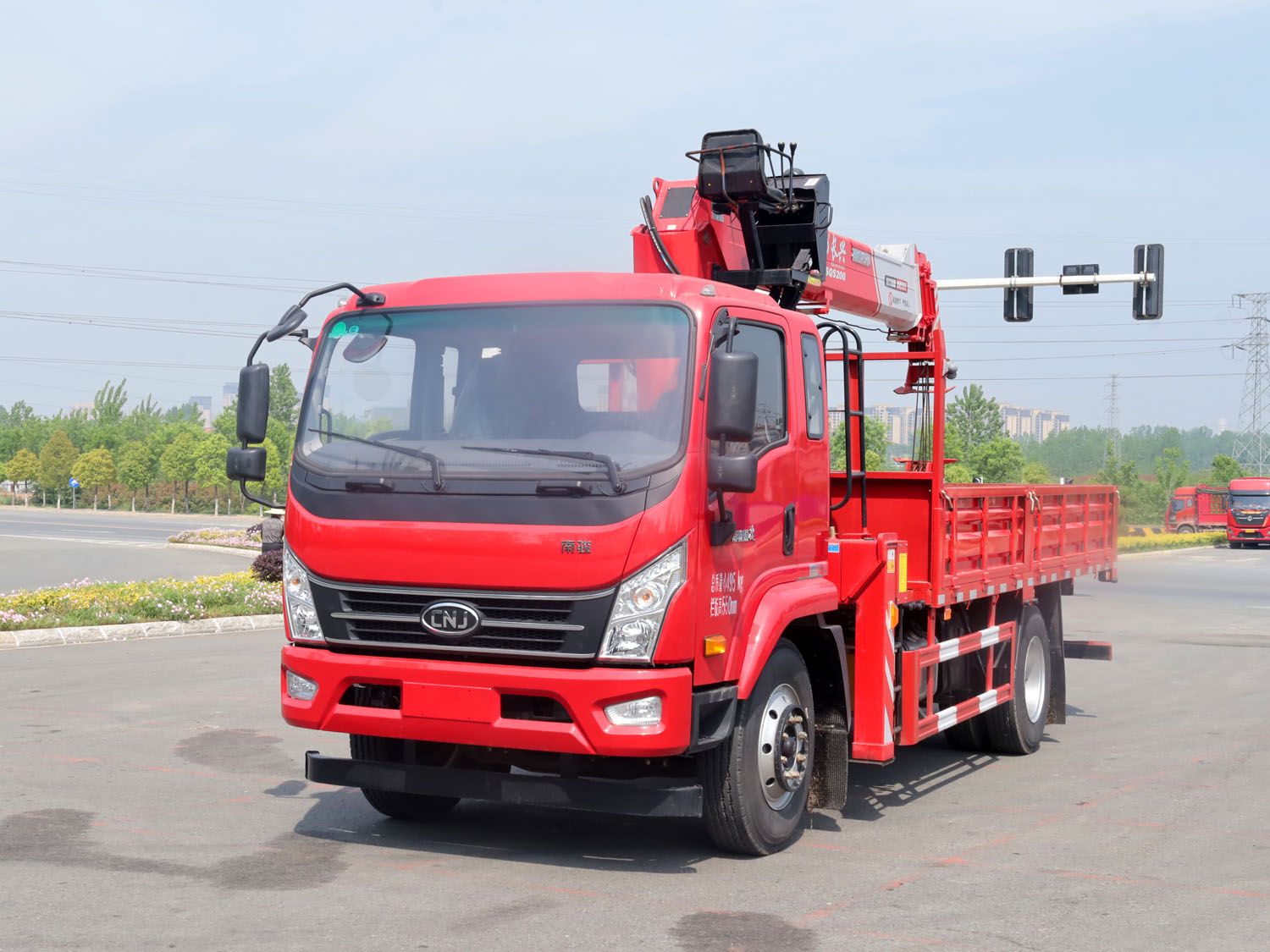 南駿D50排半上裝長興8噸直臂式吊機(jī)