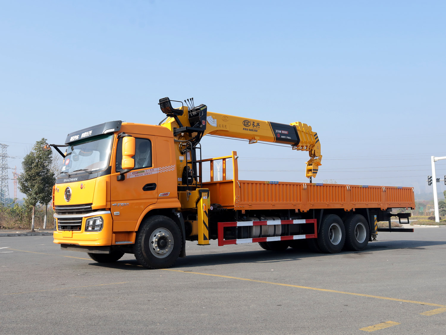 陜汽軒德翼6后雙橋上裝長(zhǎng)興14噸直臂式吊機(jī)